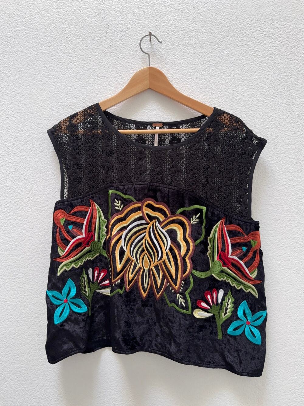 Free People M Black Velvet Embroidered Floral Crochet Lace Yoke Boho Tank Top